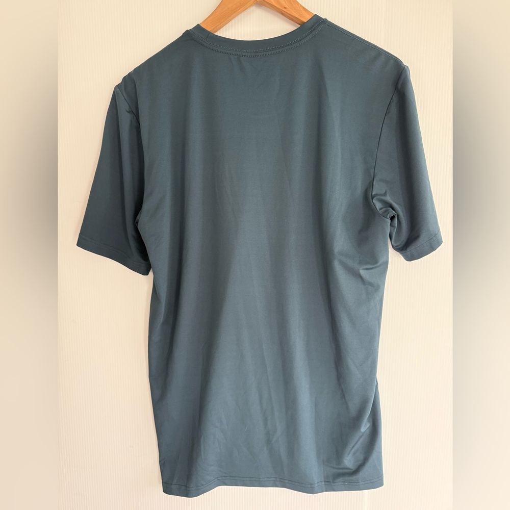 RIP CURL Short Sleeve Rash Guard - Picture 2 of 8